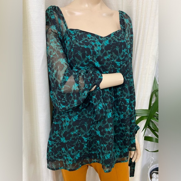 Beautiful Sheer Top by Ingrid & Isabel NWT 😍😍😍 - Picture 5 of 10